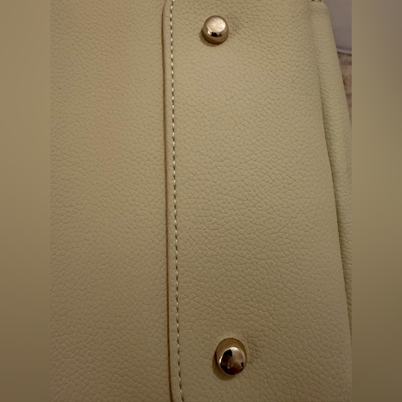 Mina Baie Emmy Full in CREMA - Picture 8 of 8